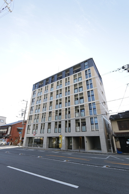 アールズコート御所南の外観