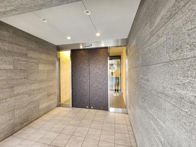 アールズコート御所南のエントランス