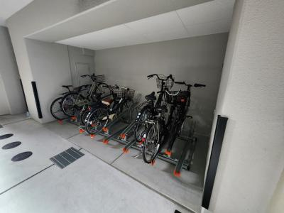 アールズコート御所南の駐車場|駐輪場