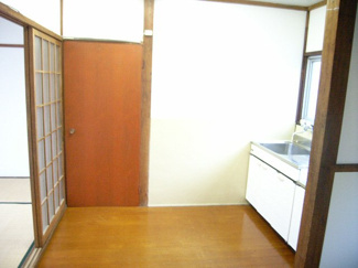 【キッチン】 | 長曾根南荘 | 玄関横にキッチンがあります