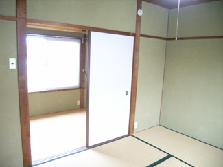【居間・リビング】 | 長曾根南荘 | 1階の和室です。居間として利用できます