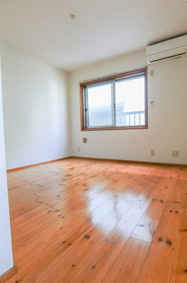 【洋室】 | パドマ | 約8帖