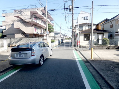 【前面道路含む現地写真】 | 小山4丁目店舗付き住宅