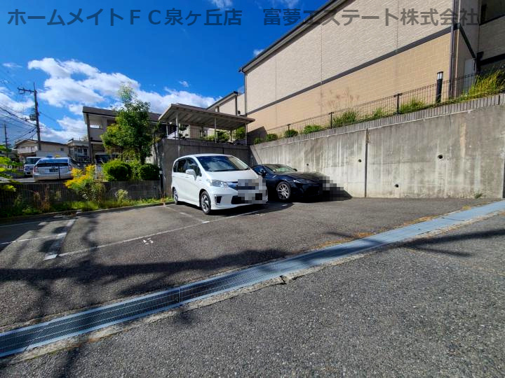 ラパス高倉台Ⅲ番館の駐車場