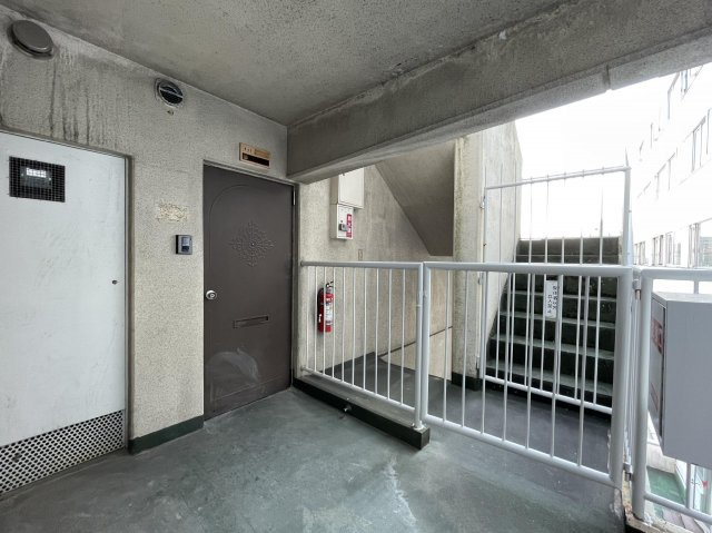 ５７４８５　チサンマンションの玄関