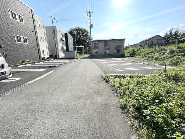 メゾンマスト名須川Bの駐車場