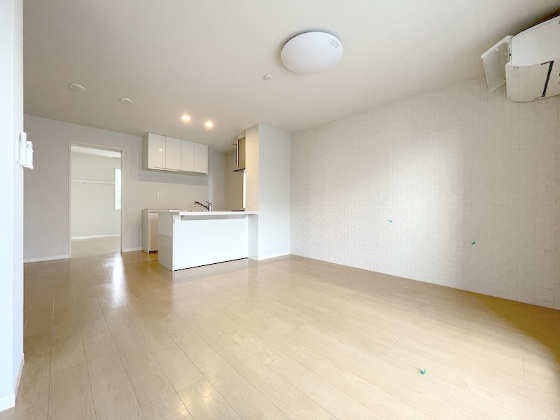 メゾンマスト名須川Bの居間・リビング