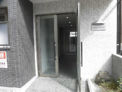 COCO三条天神川（ココ三条天神川）のエントランス