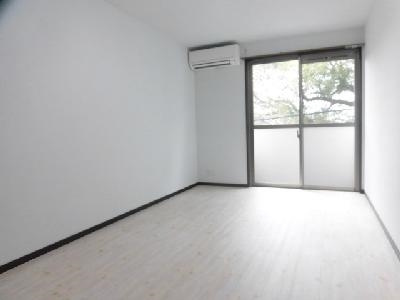 COCO三条天神川（ココ三条天神川）の居間・リビング|洋室