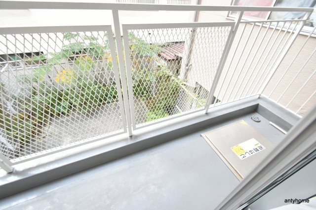 プレリエ江坂　仲介手数料無料のバルコニー