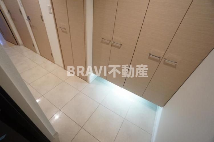 Fortuney大手前　BRAVI不動産の玄関