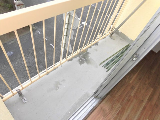 一光静里ビルのバルコニー