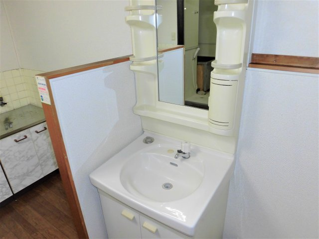 一光静里ビルの独立洗面台