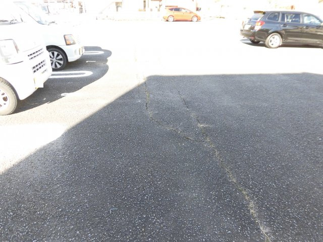 一光静里ビルの駐車場