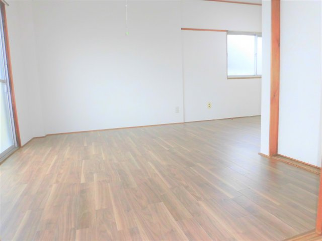 一光静里ビルの内装