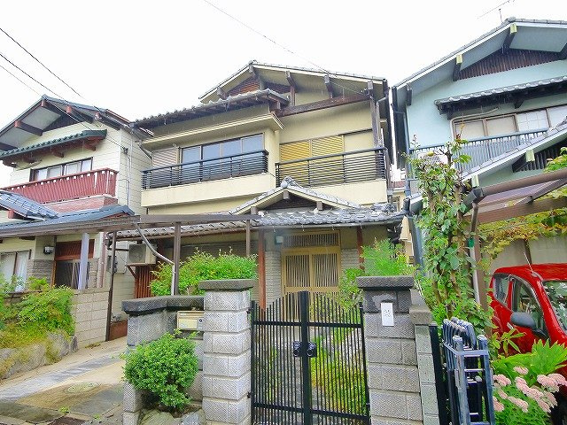 天理市中町一戸建の外観