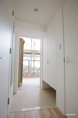 セレニテ福島プリエ 仲介手数料無料の玄関