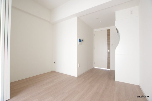 セレニテ福島プリエ 仲介手数料無料の居間・リビング