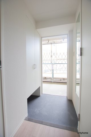 セレニテ福島プリエ 仲介手数料無料の玄関