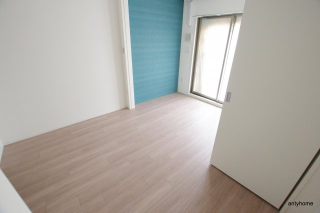 セレニテ福島プリエ 仲介手数料無料の居間・リビング