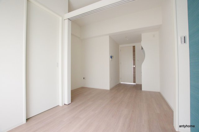 セレニテ福島プリエ 仲介手数料無料の居間・リビング