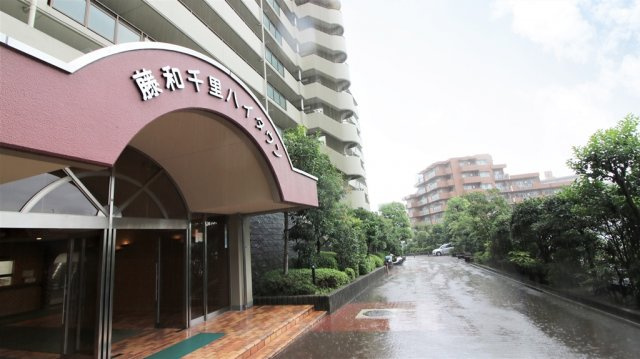 豊中市上新田４丁目の中古マンションのエントランス