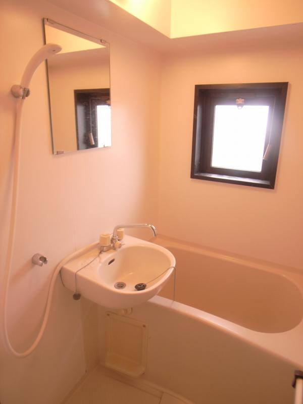 ダイナコート久留米駅前【キャッシュバック対象物件】の浴室|日々の疲れを癒すお風呂付です