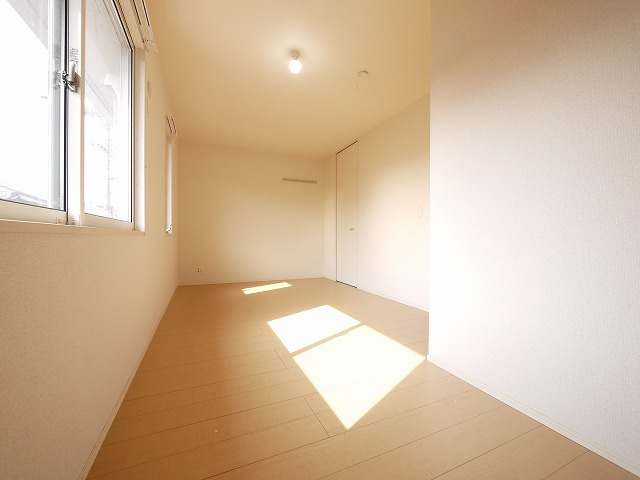 セントレジス八尾の洋室|明るい洋室です