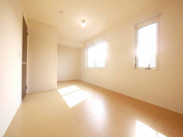 セントレジス八尾の洋室|コンパクトで使いやすい洋室です