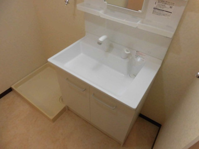 【洗面所】 | パレエレガンテ | 下に収納スペースのあるきれいな洗面台です