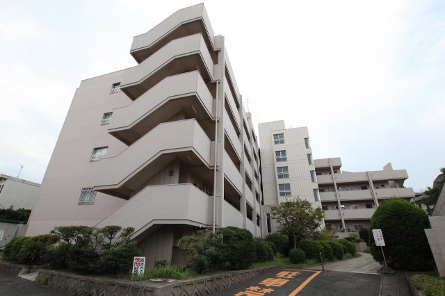 市崎グリーンハイツの外観