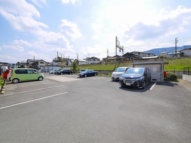 シェーヌ生駒の駐車場|駐車場があります