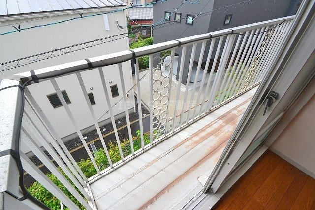 広島市西区己斐上１丁目のアパートのバルコニー