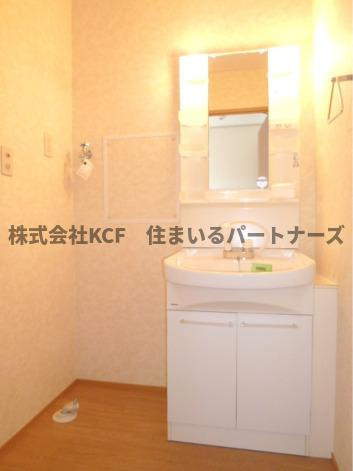 カーザミアⅡの洗面所|明るい洗面所です