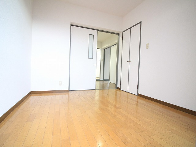 ラセーヌNの居間・リビング|寝室にいかがでしょうか