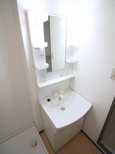 ラセーヌNの洗面所|独立洗面台、朝の身支度には欠かせません