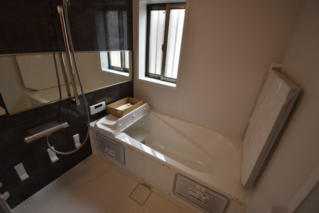 【浴室】 | 練馬区三原台1丁目　新築戸建 | ８項目の住宅性能等級でハイグレード等級を取得する４LDK！水廻り設備はLDKフロアに集約し、導線の良い間取りです！