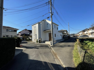 【前面道路含む現地写真】 | 前面道路（東側）