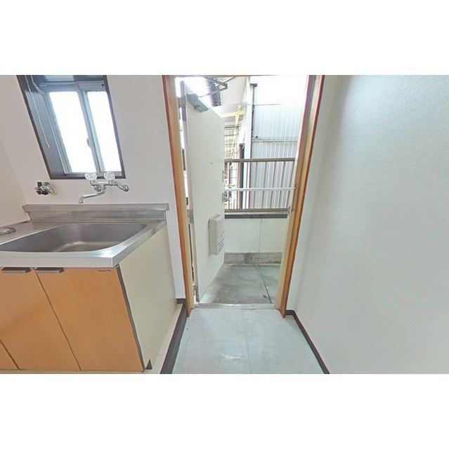 岐阜市今嶺１丁目のアパートの玄関