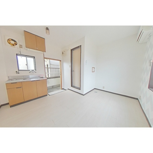 岐阜市今嶺１丁目のアパートの居間・リビング