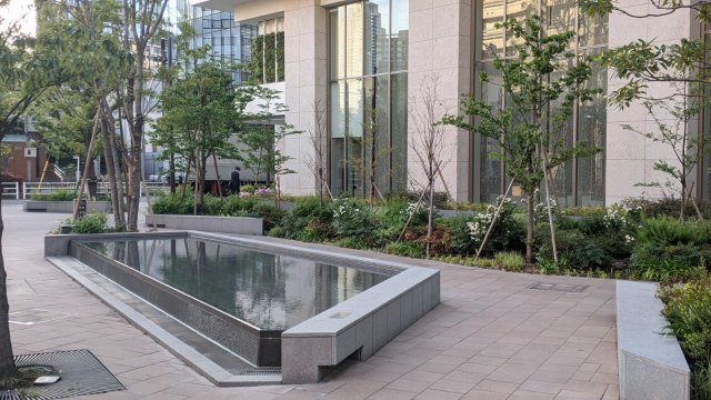 ブリリアザタワー東京八重洲アベニューのその他共用部分|敷地内公開空地：日中