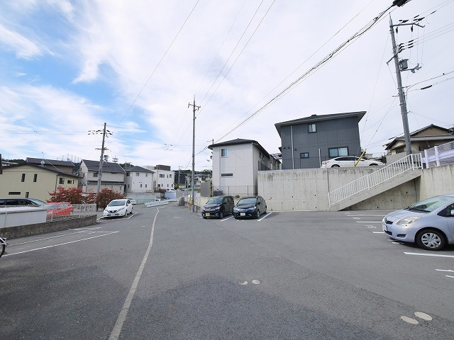 メゾン・ボヌールAの駐車場|カースペースがあります