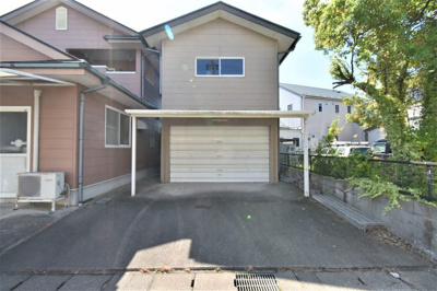 【外観】 | 永見貸家 | 電動シャッターのガレージ付き！