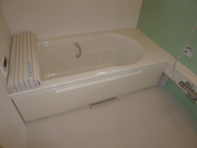 ロイヤルメゾン・プリモの浴室|追い焚きバス（一坪）