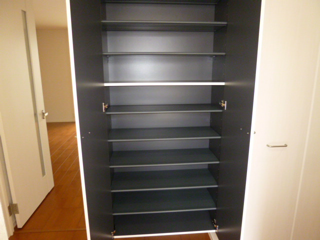 ロイヤルメゾン・プリモの玄関|シューズボックス