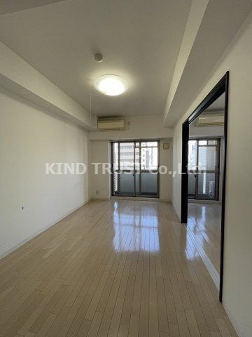 アーバネックス南森町（旧ラムール南森町アーバネックス）の居間・リビング|居間です