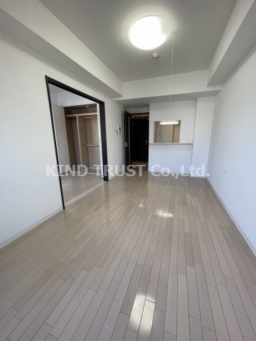 アーバネックス南森町（旧ラムール南森町アーバネックス）の居間・リビング|ゆったり過ごせる居間です