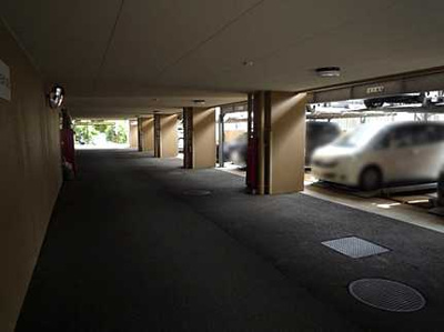 【駐車場】 | ダイアパレス二葉の里 | 【2021年7月リノベーション工事完成 !】
間取図では分からない広さや明るさ，資料には
記載されていない情報があります。
ぜひ、現地を見られる事をお勧めいたします！