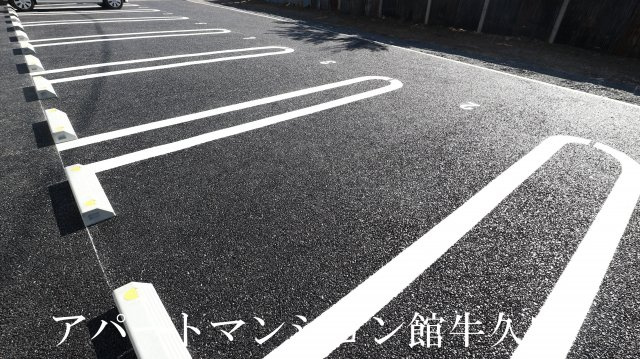 アンジュールの駐車場