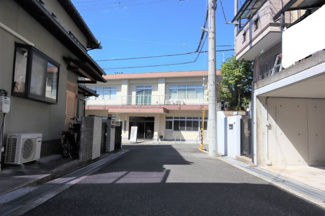 【前面道路含む現地写真】